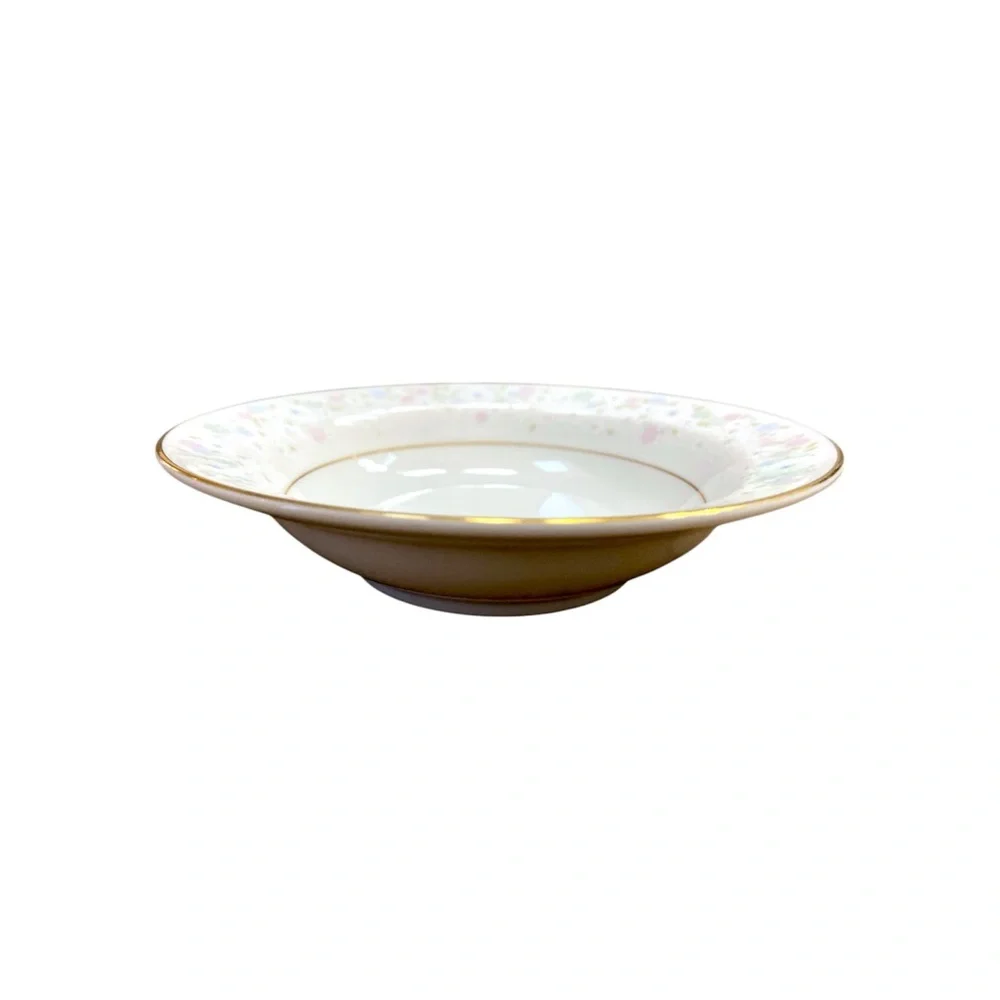 4 Mikasa My Love‎ White Porcelain Floral Fruit Dessert Bowls 5.5” Cottagecore